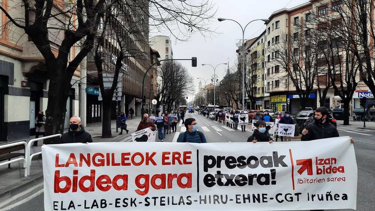 Euskal presoen aldeko manifestazioa egin dute sindikatuek, Iruñean