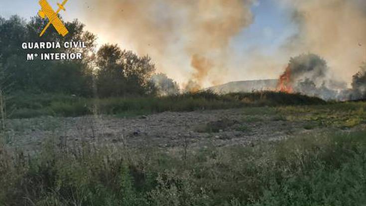 Zuhaizti eta behe mendiko hektarea erdia erre duen sua itzali dute Santakaran