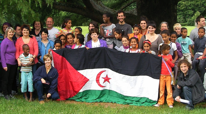 Saharaztan tonbola bat prestatzen ari da 'Oporrak Bakean' programa finantzatzeko