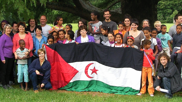 Saharaztan tonbola bat prestatzen ari da 'Oporrak Bakean' programa finantzatzeko