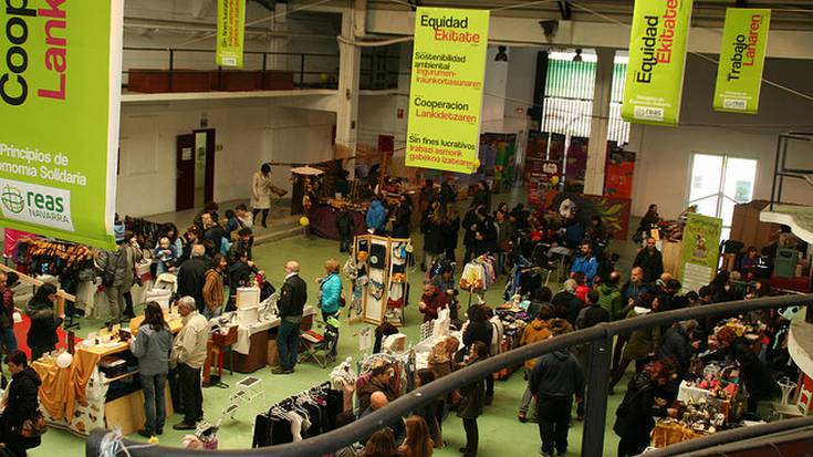 Ekonomia solidarioaren azokako giroa ikusi nahi?