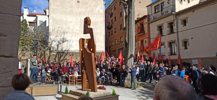 Nafarroako Pedro Mariskalaren omenezko estatua paratu dute Tafallan