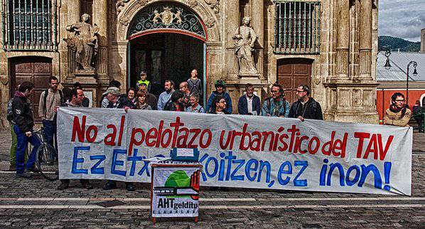 Etxabakoizko AHTren geltokiaren planaren aurkako 1.292 alegazio aurkeztu dituzte Iruñeko Udalean