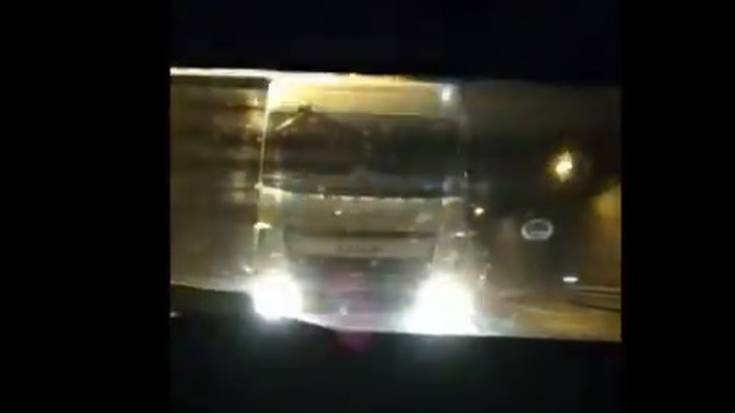 Kamioilari bat salatu du Foruzaingoak kotxeak mehatxatu eta atzetik presioa egiteagatik