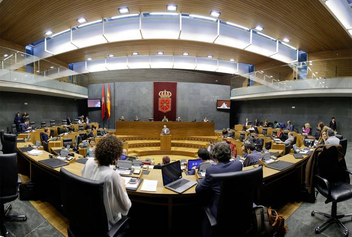 Mariano Rajoyren dimisioa eskatu du Nafarroako Parlamentuak