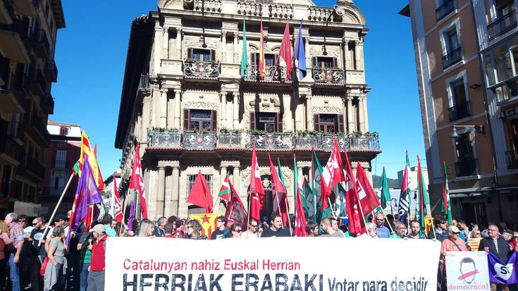 Kataluniako greba egunarekin bat, elkartasuna azaldu dute hainbat sindikatuk Iruñean