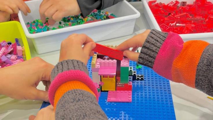 Martxoaren 8ko arte tailerra, Legoa familian, zientzia eta yoga, Irauliko egitarauaren eskutik