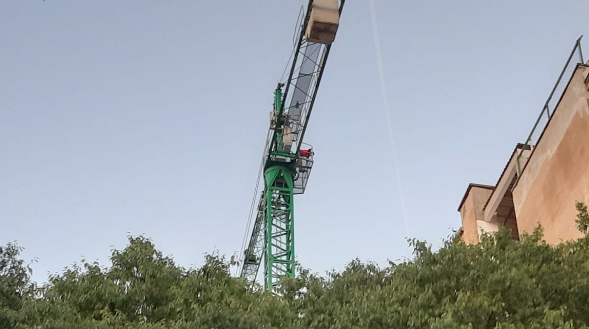 Garabi batera igo den pertsona bat jaitsen saiatzen gaua eman du poliziak