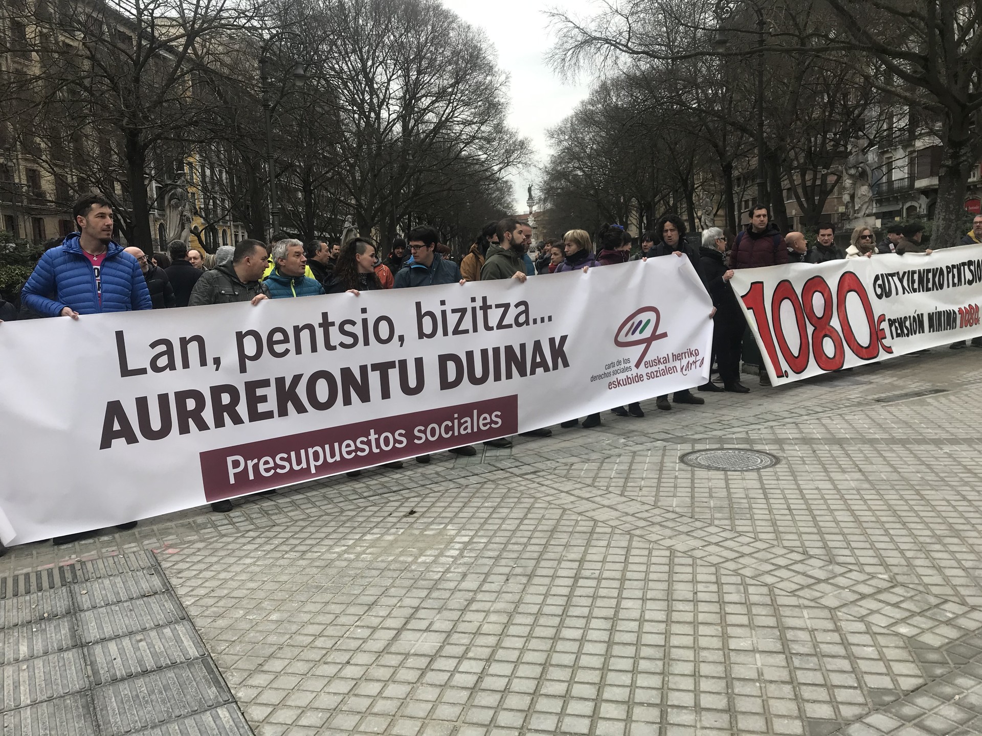 Aurrekontu "antisozialen" kontra elkarretaratzea egin dute ELAk eta LABek