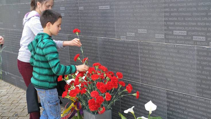 Sartagudan, Memoriaren Egunean, fusilatutakoentzat justizia eta aitortza eskatu dituzte