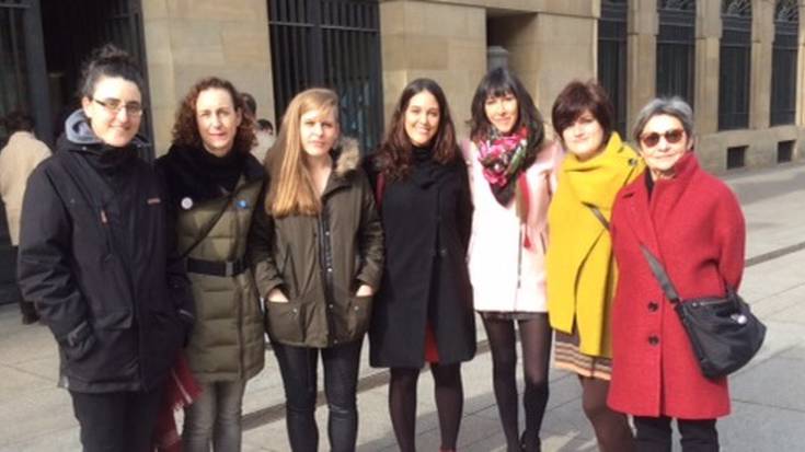 Abortatzeko eskubidea paperik gabeko emakumeentzat ere aldarrikatu dute Iruñean