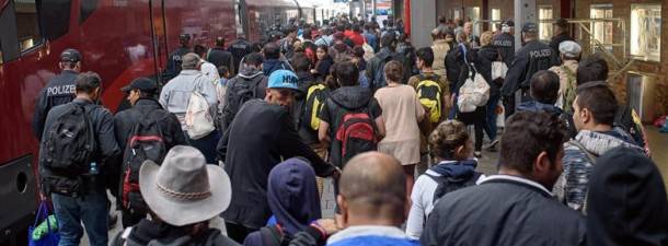 Errefuxiatuak hartzeko herritarren laguntza-eskaintzak jasoko ditu Gobernuak telefonoz eta e-mailez