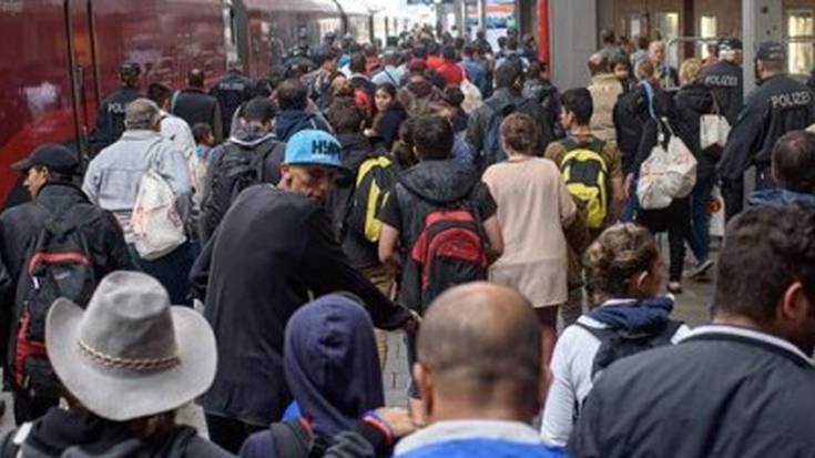 Errefuxiatuak hartzeko herritarren laguntza-eskaintzak jasoko ditu Gobernuak telefonoz eta e-mailez