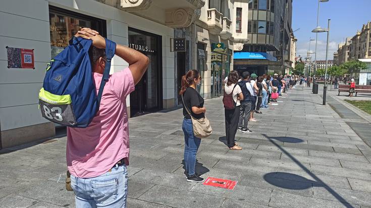 Errefuxiatuek bizi duten itxialdia salatu dute asteburuan