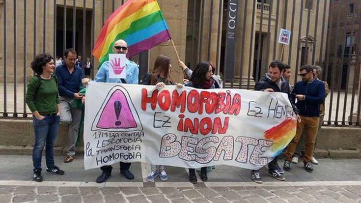 Eraso homofobo bat salatu dute Iruñean