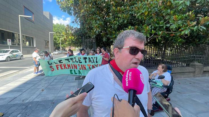 Tele Taxiko langileek lan gatazka konpontzeko Iruñerriko Mankomunitateari erantzukizuna har dezala eskatzen diote