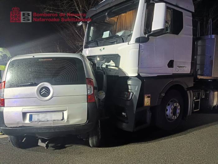 Goiz beltza Nafarroako errepideetan: hiru hildako auto istripuetan