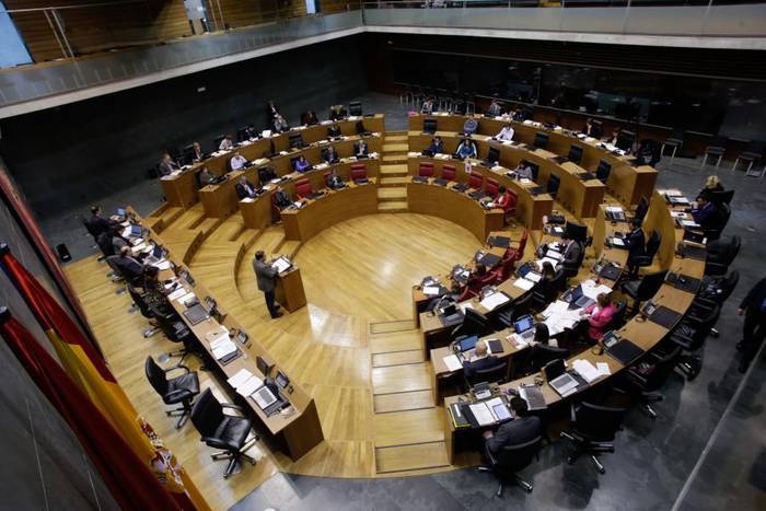 Nafarroako Parlamentuko osoko bilkurak Baluartera lekualdatu ditzakete bi hilabetez