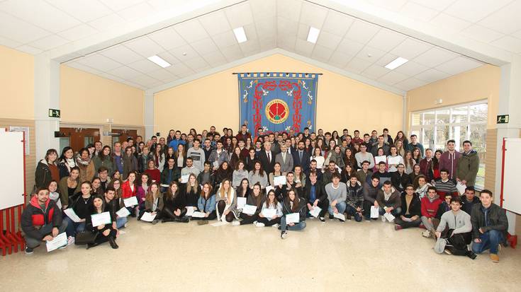 Mugikortasun programetan parte hartzen duten NUPeko 350 ikaslek Rural Kutxaren bekak jaso dituzte 