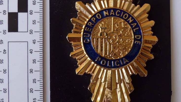 Cintruenigoko gizon bat atxilotu dute, Polizia Nazionalaren plaka faltsutu eta erabiltzeagatik
