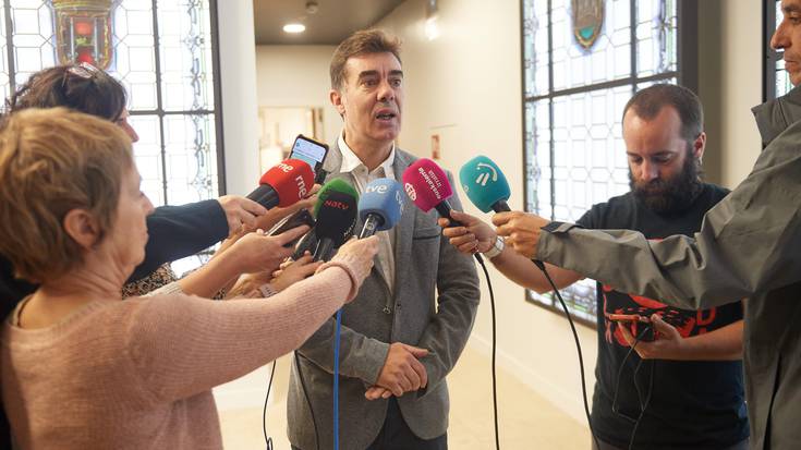 Eduardo Santos: "Elizaren sexu abusuak argitara ateratzeko ahalegin handia egiten ari da Nafarroa"