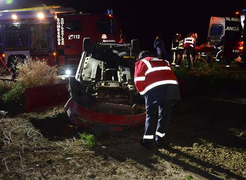 Zauritu larri bat eta hiru arin, Faltzesen izandako auto istripuan