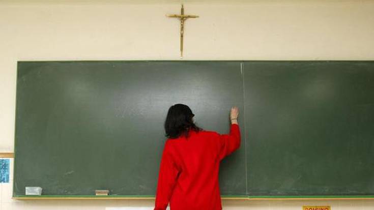 Erlijio irakasgaia minimoetara murriztea onartu du Parlamentuak