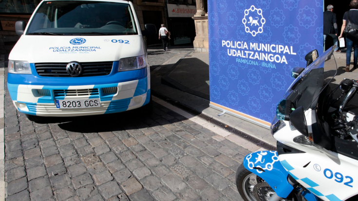 Bederatzi urteko haurra autoa gidatzen atzeman du Iruñeko Udaltzaingoak