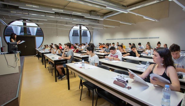 998 ikaslek eginen dute unibertsitatean sartzeko hautaproba euskaraz