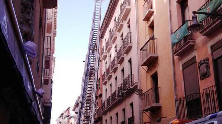 Sutea izan da Estafeta kaleko etxebizitza batean