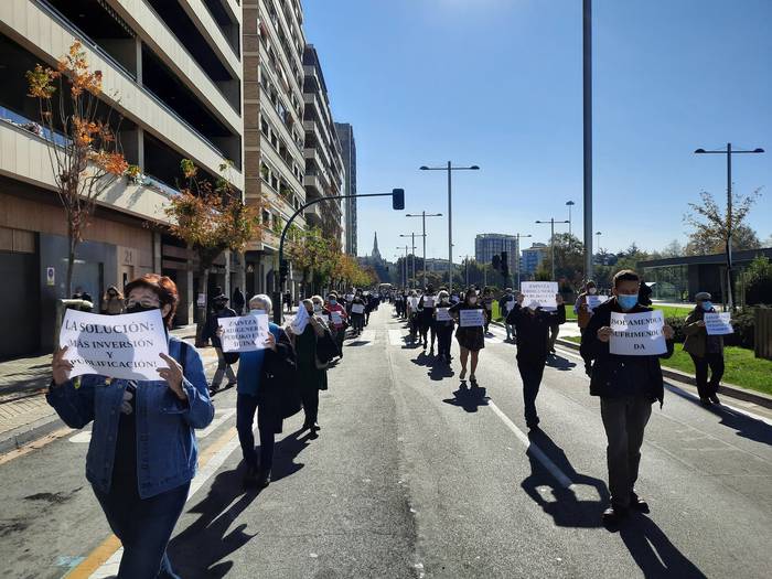 Adinekoen egoitzetarako eredu "publiko eta duina" aldarrikatu dute asteburuan Iruñean