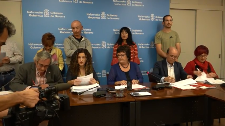 Maila baxueneko Administrazioko langileei baldintzak hobetzea adostu dute