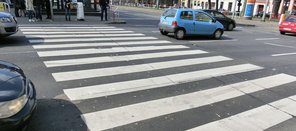 Pertsona bat hil da auto istripuz Iruñeko ingurabidean