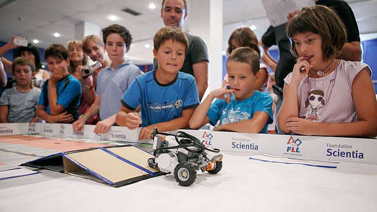 Haurrentzako robotika ikastaroa euskaraz  Iruñeko Planetarioan