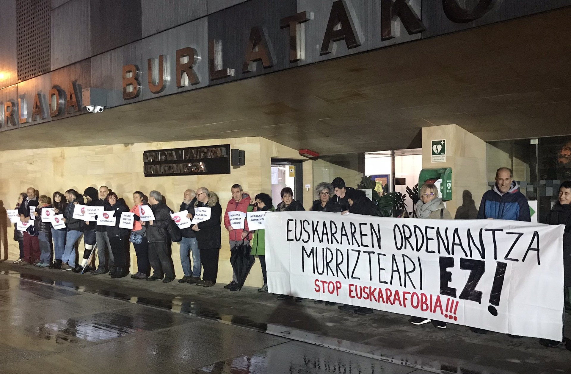 Burlatako Udalak euskararen ordenantza murriztu du