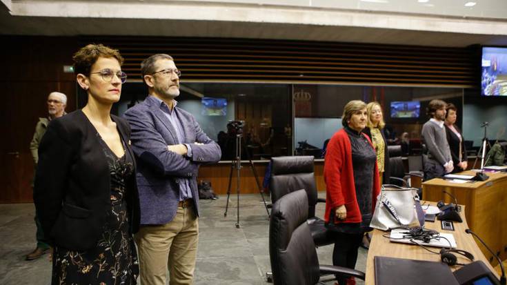 "Berme juridikoa" duen euskararen dekretu baten alde egin du Txibitek, eta Esparza "epaitegira" joateko prest azaldu da