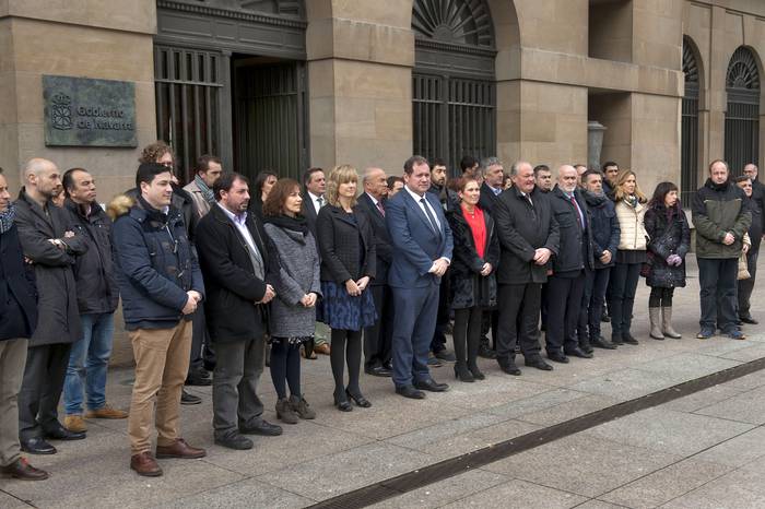 Nafarroako Gobernuak ETAren atentatu argitu gabeen inguruko txostena argitaratu du