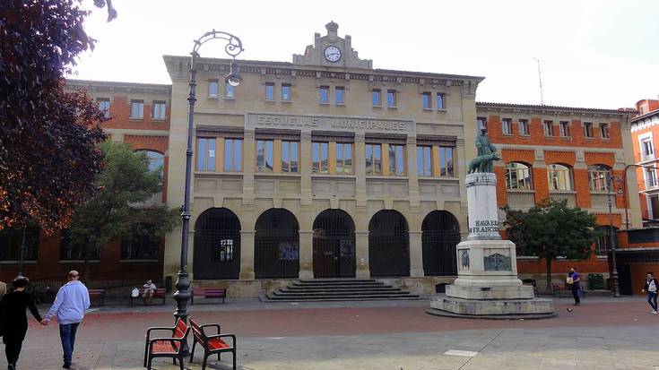 San Francisco ikastetxeko haurrak, Ezpeleta Jauregiko patioan