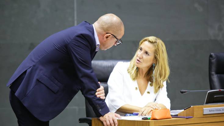 Parlamentuak atzera bota du irakasleak "autoritate publikoa" izateko PPren proposamena