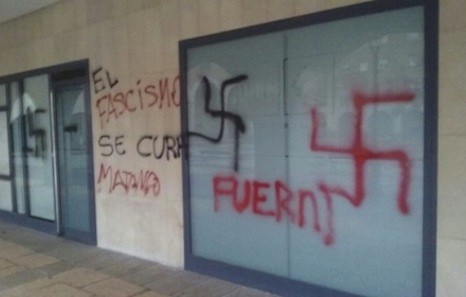 UPNren egoitzan agertu diren pintaketak salatu dituzte