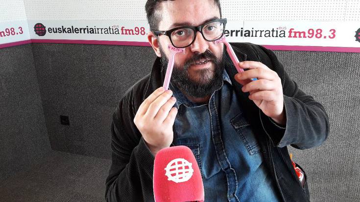 Angel Erro: "Urdinaren hegemoniarekin bukatu beharra dago; boterearen kolorea da" 