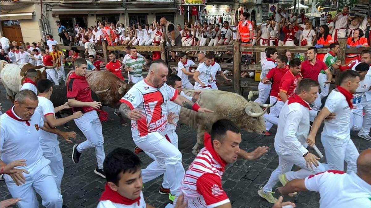 Bizia, azkarra eta kitzikagarria izan da lehen entzierroa