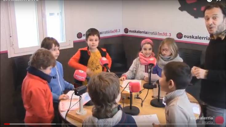 Ermitaberri ikastetxeko haurrek Euskalerria Irratia bisitatu dute 