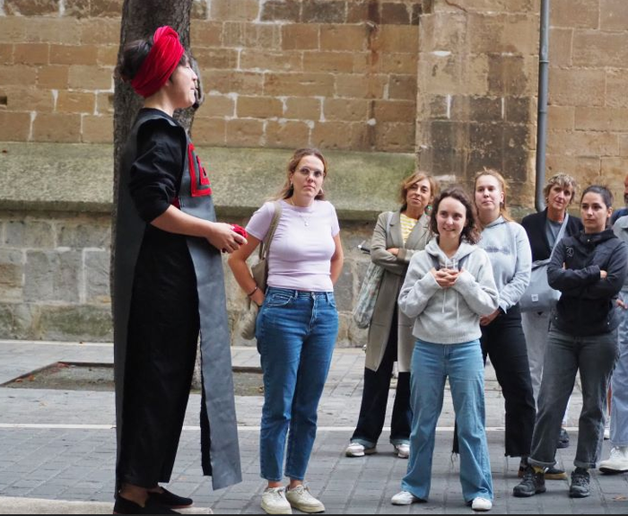 Memoria eszenikoa bisitaldi antzeztua