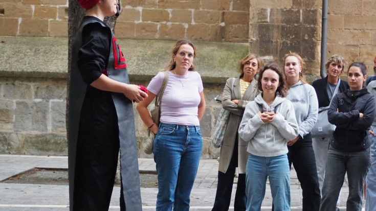 Memoria eszenikoa bisitaldi antzeztua