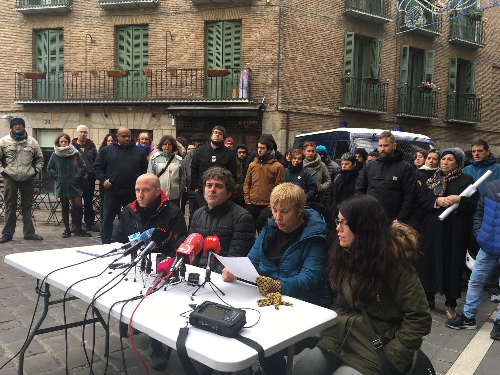 Alde Zaharreko merkatari eta ostalariak kexu, "polizia-okupazioagatik"