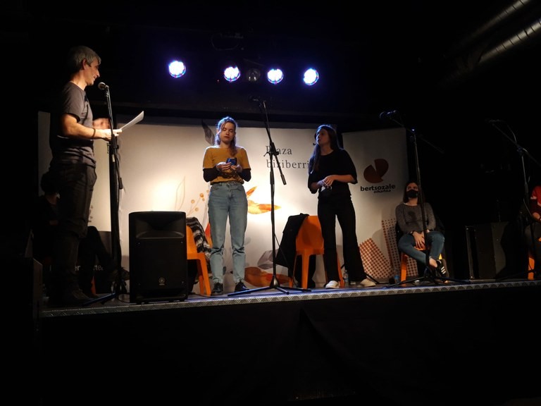Eskolatik plazara, Iruñean