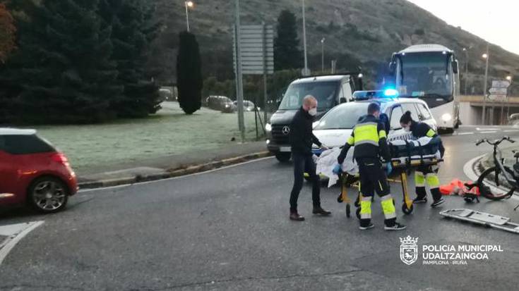 Bi txirrindulari harrapatu zituzten atzo bi autok