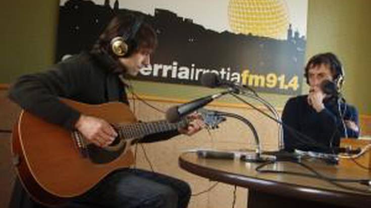 Bide Ertzean taldearen abesti akustikoak Euskalerria irratian