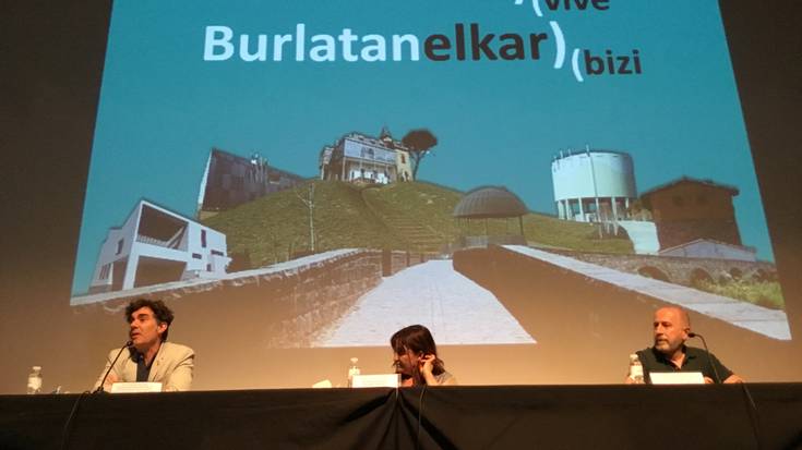 Migratzaileak lan-arlotik kanpo uzteko helburua duten kanpaina “arrazista eta xenofoboak” salatu ditu Santos kontseilariak